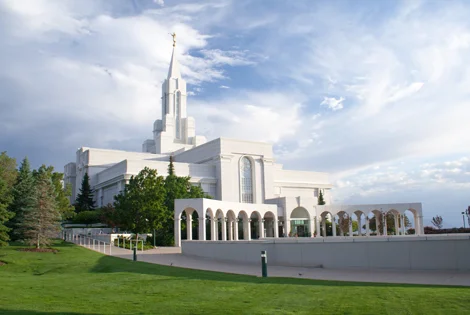 A landscape view of the Bountiful Utah Temple.