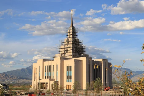 A landscape view of the Saratoga Springs Utah Temple.